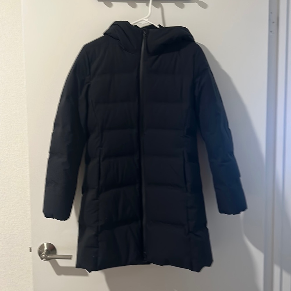 Great condition Uniqlo jacket size medium. Down filling